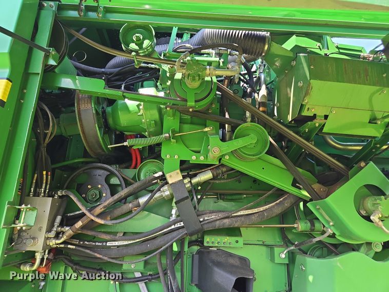 image for item DU7921 2014 John Deere S690 RWA combine
