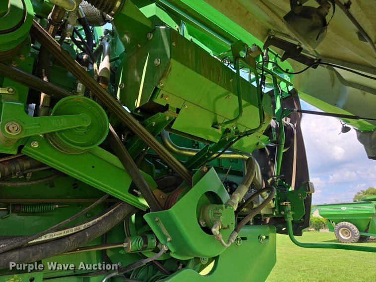 image for item DU7921 2014 John Deere S690 RWA combine