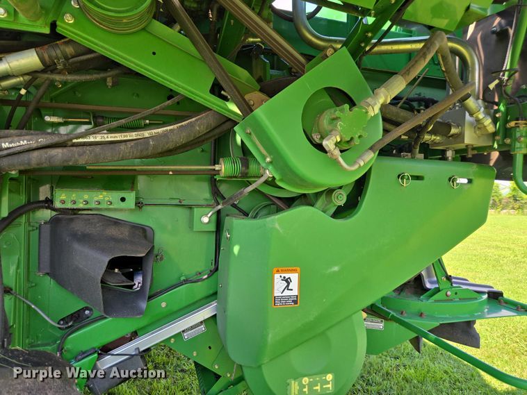 image for item DU7921 2014 John Deere S690 RWA combine