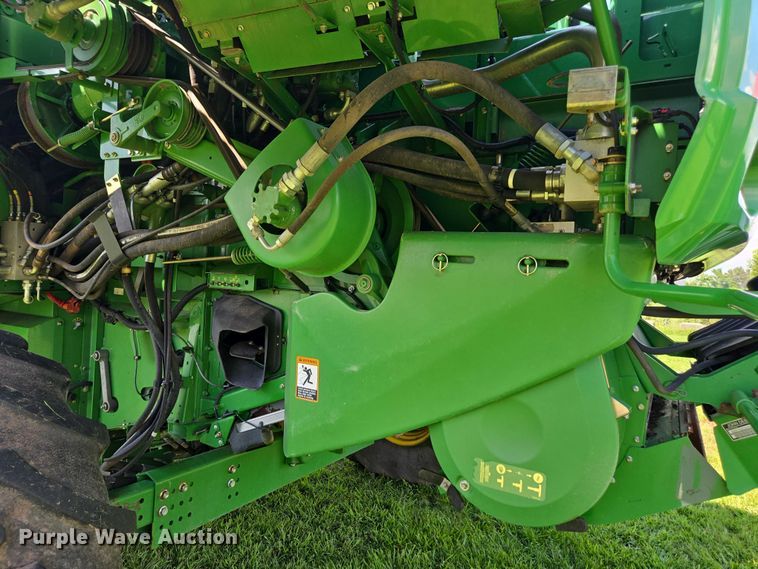 image for item DU7921 2014 John Deere S690 RWA combine