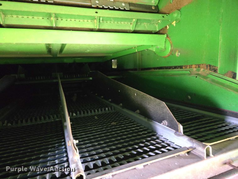 image for item DU7921 2014 John Deere S690 RWA combine