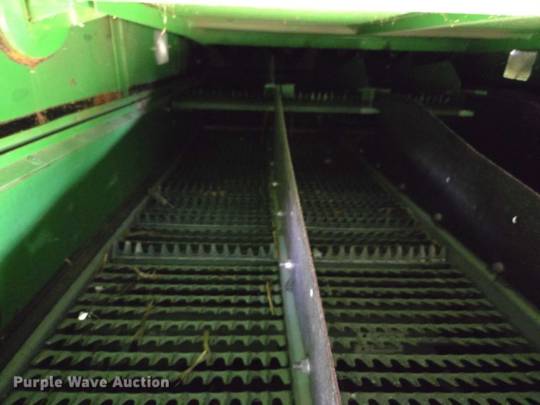 image for item DU7921 2014 John Deere S690 RWA combine