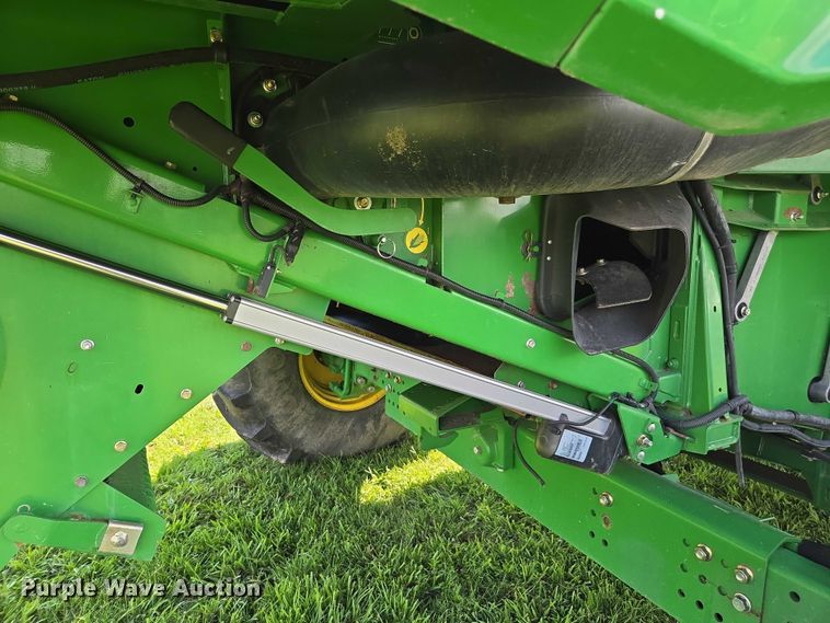 image for item DU7921 2014 John Deere S690 RWA combine