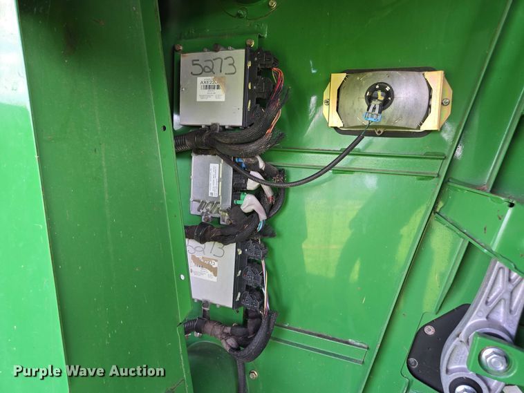image for item DU7921 2014 John Deere S690 RWA combine