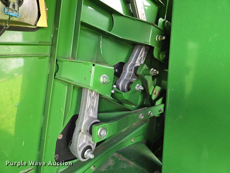 image for item DU7921 2014 John Deere S690 RWA combine