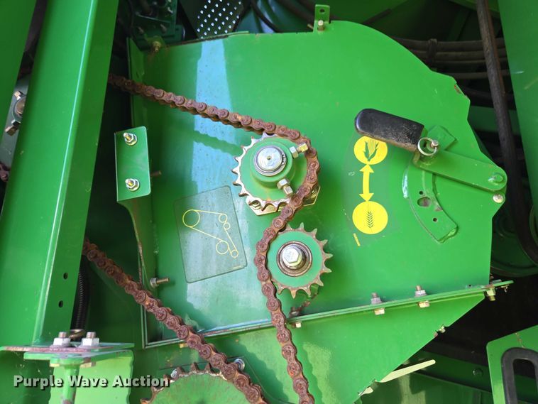 image for item DU7921 2014 John Deere S690 RWA combine
