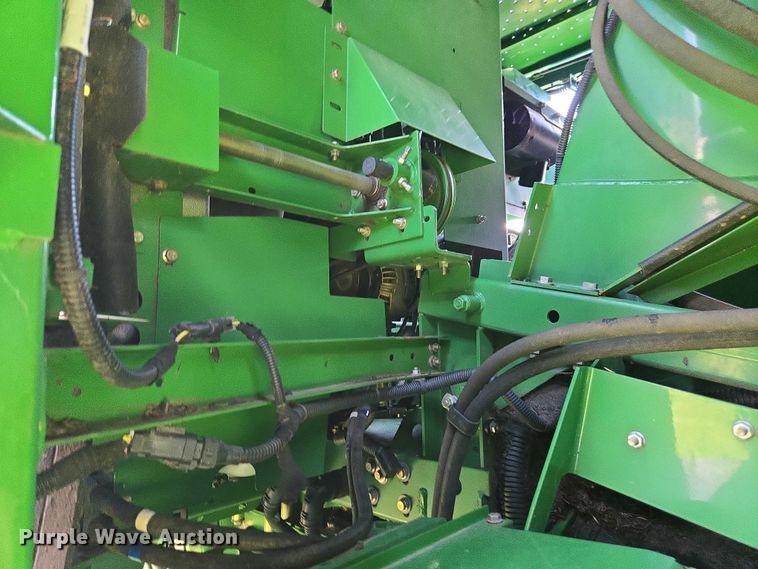 image for item DU7921 2014 John Deere S690 RWA combine