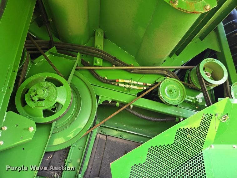 image for item DU7921 2014 John Deere S690 RWA combine