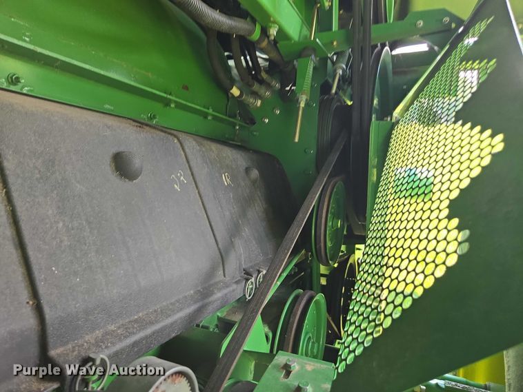 image for item DU7921 2014 John Deere S690 RWA combine