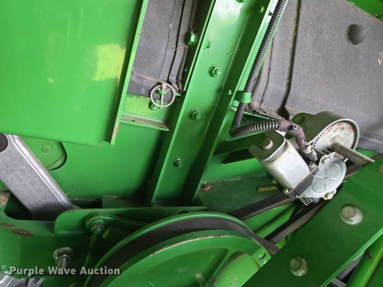 image for item DU7921 2014 John Deere S690 RWA combine