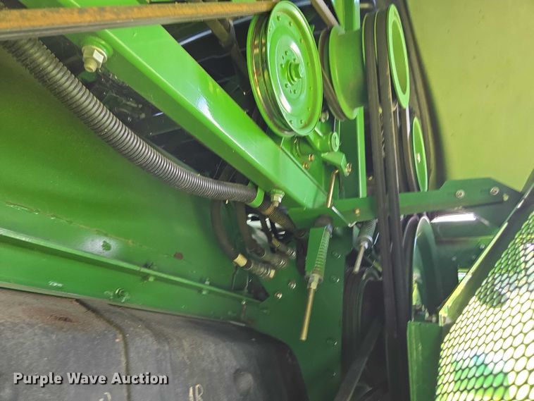 image for item DU7921 2014 John Deere S690 RWA combine