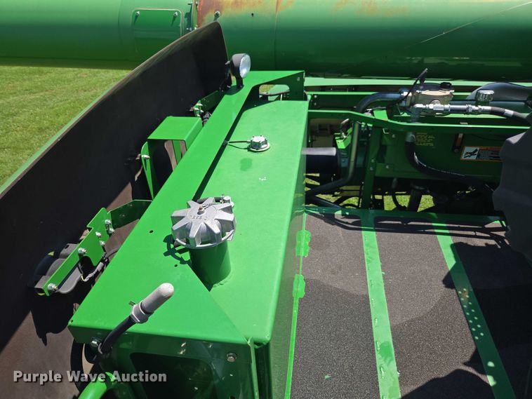 image for item DU7921 2014 John Deere S690 RWA combine