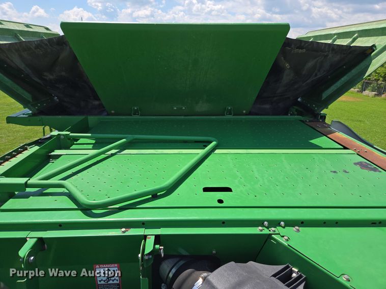 image for item DU7921 2014 John Deere S690 RWA combine