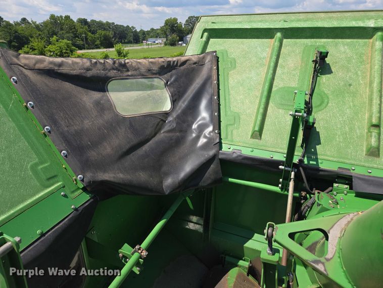 image for item DU7921 2014 John Deere S690 RWA combine