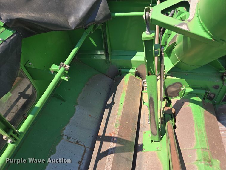image for item DU7921 2014 John Deere S690 RWA combine