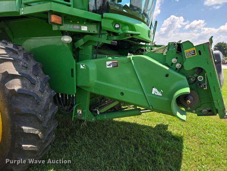 image for item DU7921 2014 John Deere S690 RWA combine