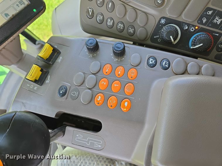 image for item DU7921 2014 John Deere S690 RWA combine