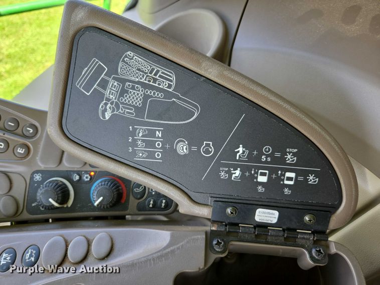 image for item DU7921 2014 John Deere S690 RWA combine