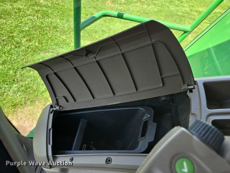 image for item DU7921 2014 John Deere S690 RWA combine