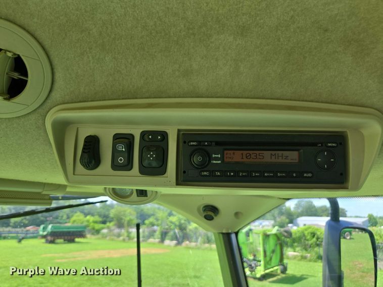 image for item DU7921 2014 John Deere S690 RWA combine