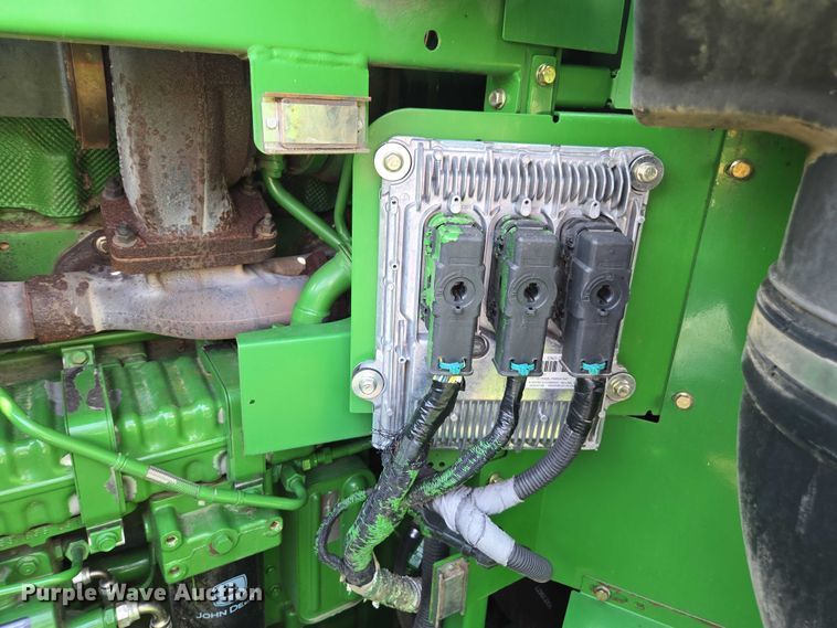 image for item DU7921 2014 John Deere S690 RWA combine