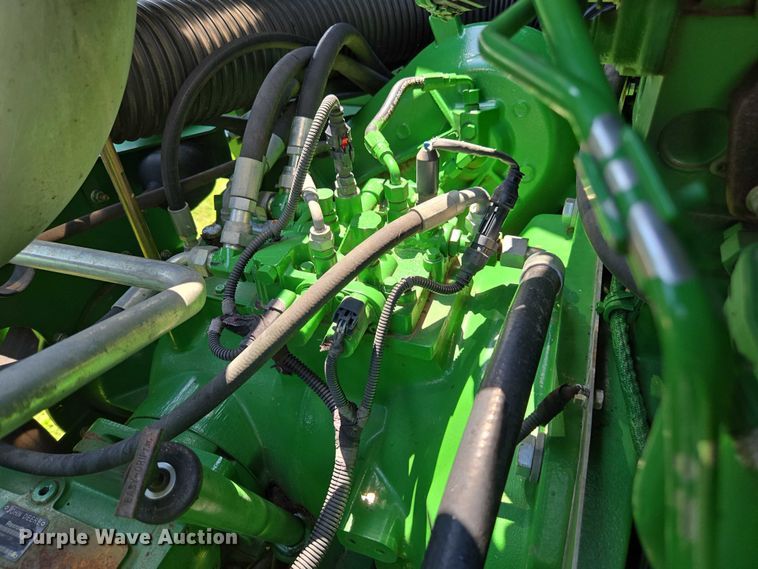 image for item DU7921 2014 John Deere S690 RWA combine