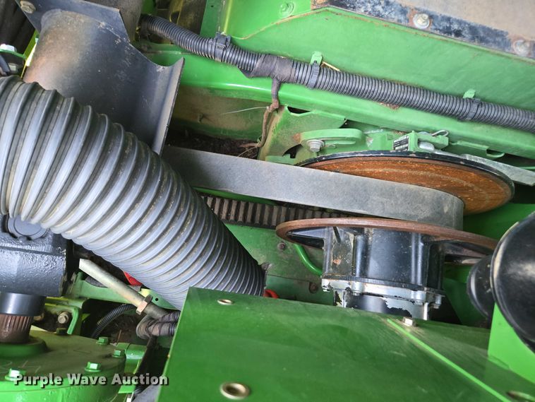 image for item DU7921 2014 John Deere S690 RWA combine