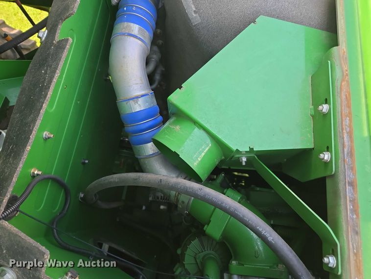 image for item DU7921 2014 John Deere S690 RWA combine