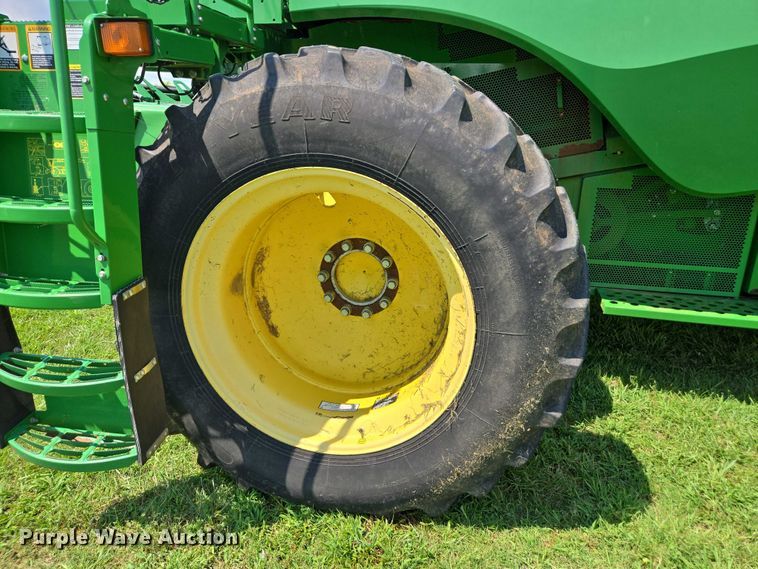 image for item DU7921 2014 John Deere S690 RWA combine