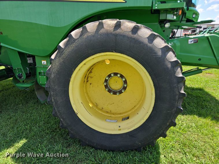 image for item DU7921 2014 John Deere S690 RWA combine