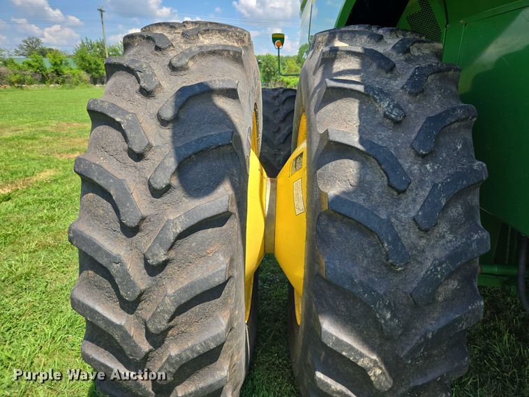 image for item DU7921 2014 John Deere S690 RWA combine