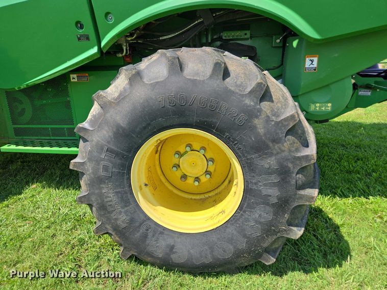 image for item DU7921 2014 John Deere S690 RWA combine