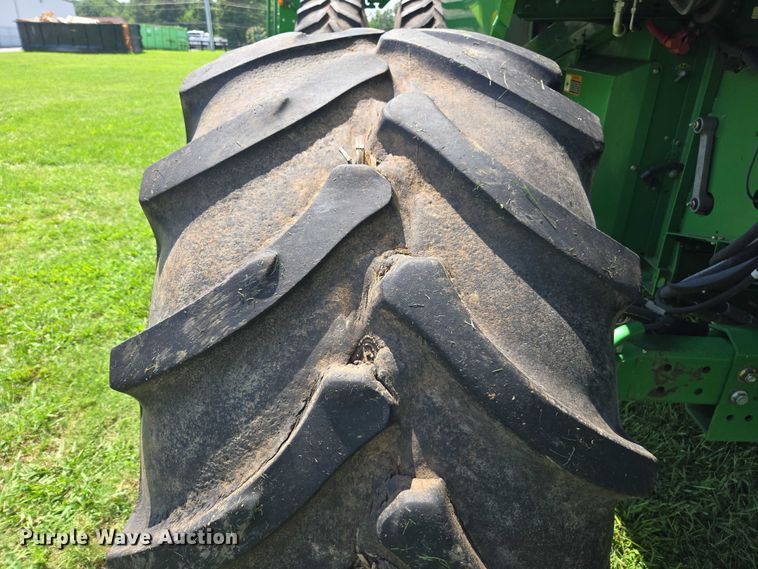 image for item DU7921 2014 John Deere S690 RWA combine