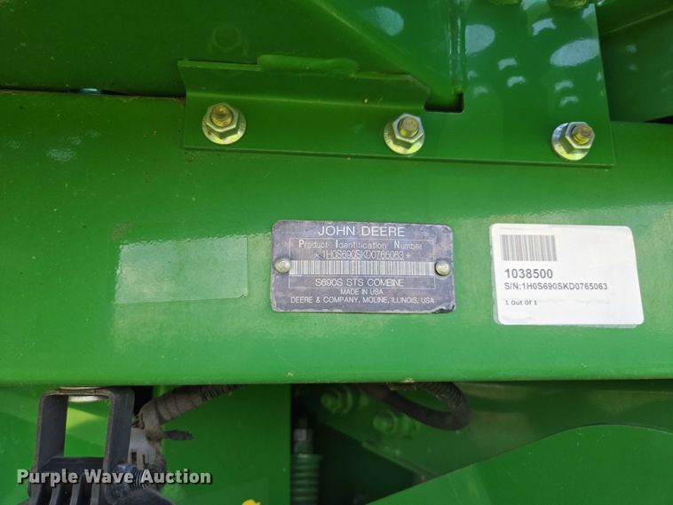 image for item DU7921 2014 John Deere S690 RWA combine