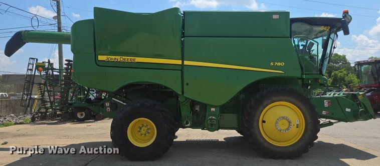 image for item DU7941 2019 John Deere S780 RWA combine