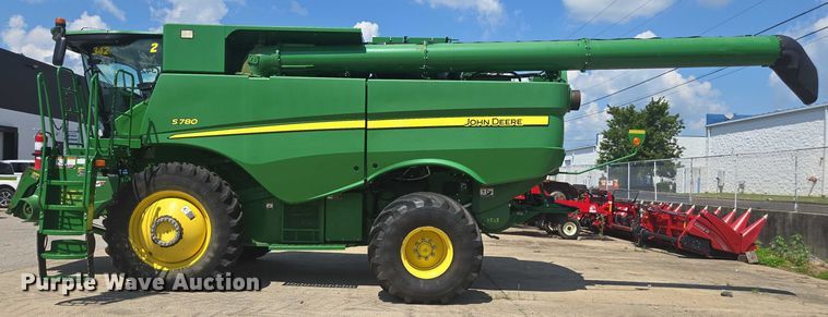 image for item DU7941 2019 John Deere S780 RWA combine