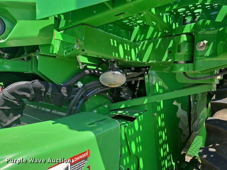 image for item DU7941 2019 John Deere S780 RWA combine