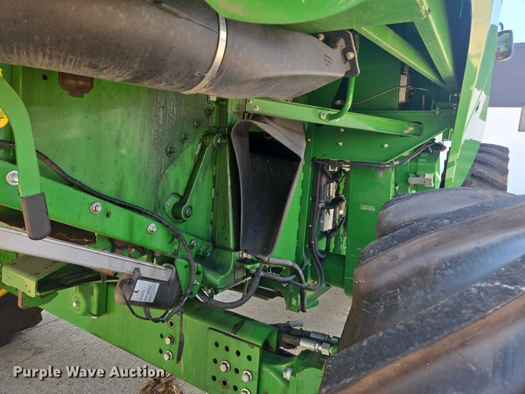 image for item DU7941 2019 John Deere S780 RWA combine