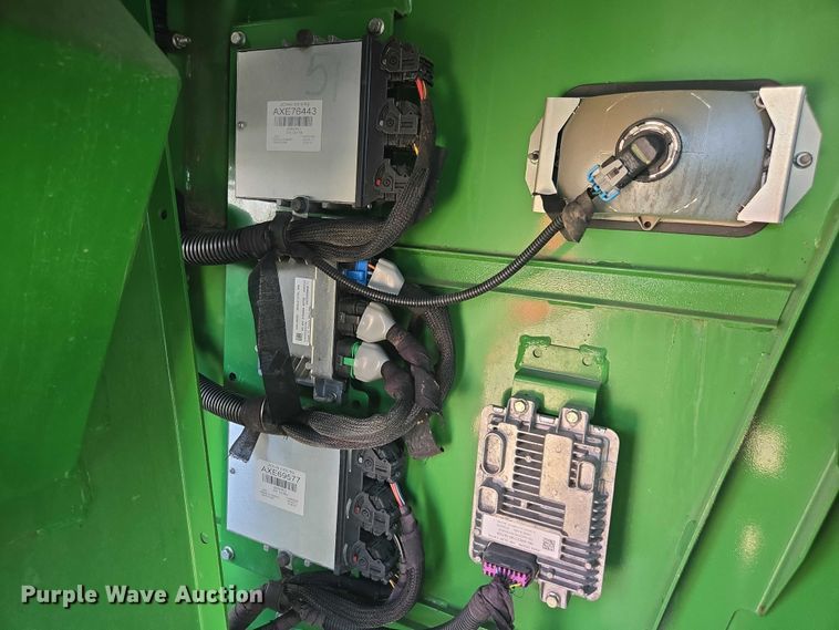 image for item DU7941 2019 John Deere S780 RWA combine