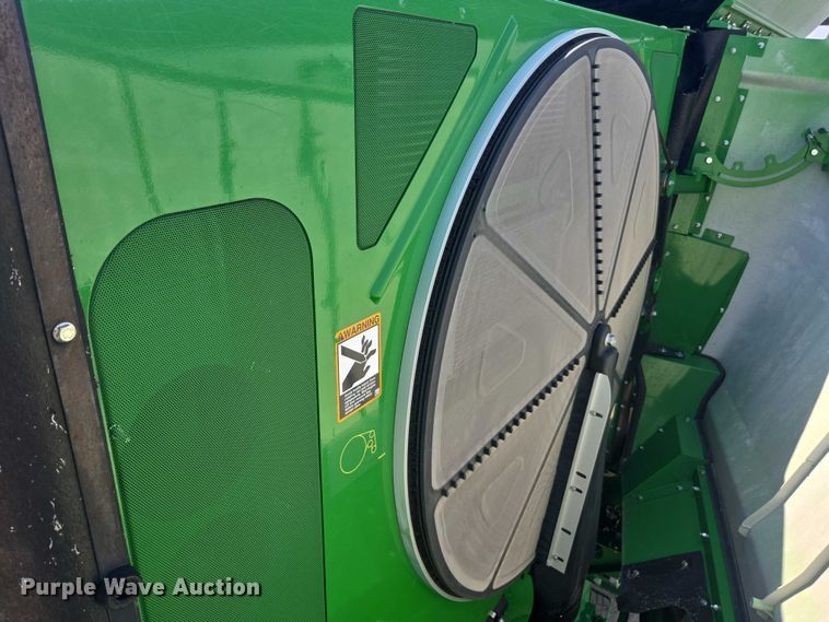 image for item DU7941 2019 John Deere S780 RWA combine