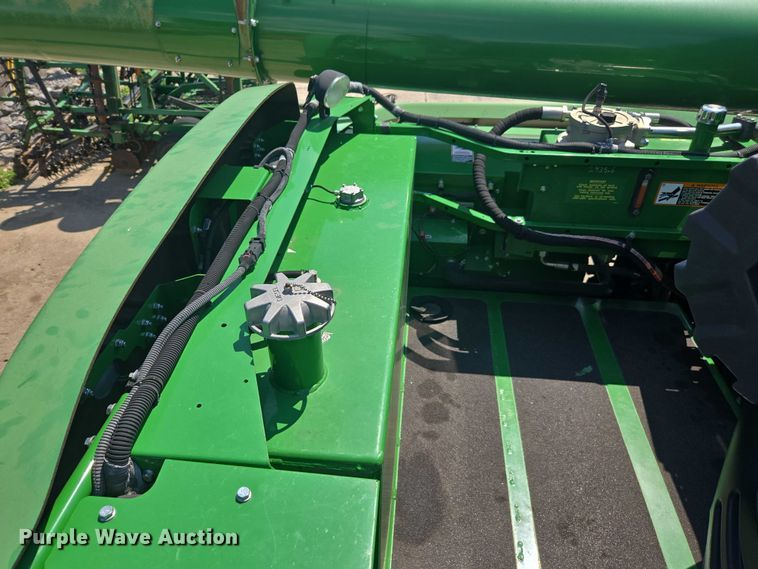 image for item DU7941 2019 John Deere S780 RWA combine