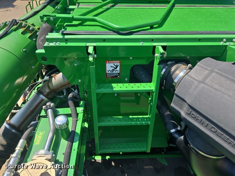 image for item DU7941 2019 John Deere S780 RWA combine