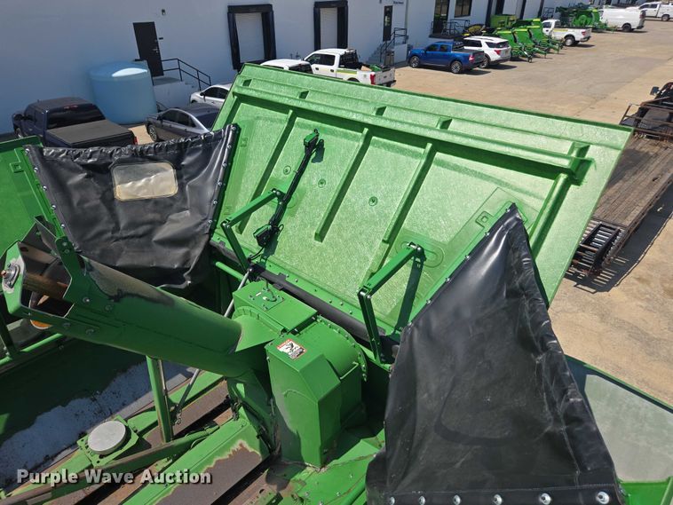 image for item DU7941 2019 John Deere S780 RWA combine