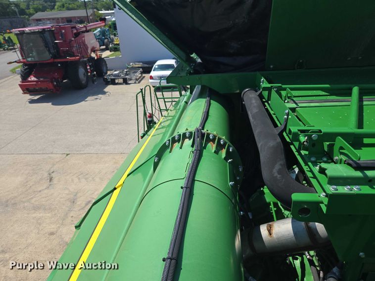 image for item DU7941 2019 John Deere S780 RWA combine