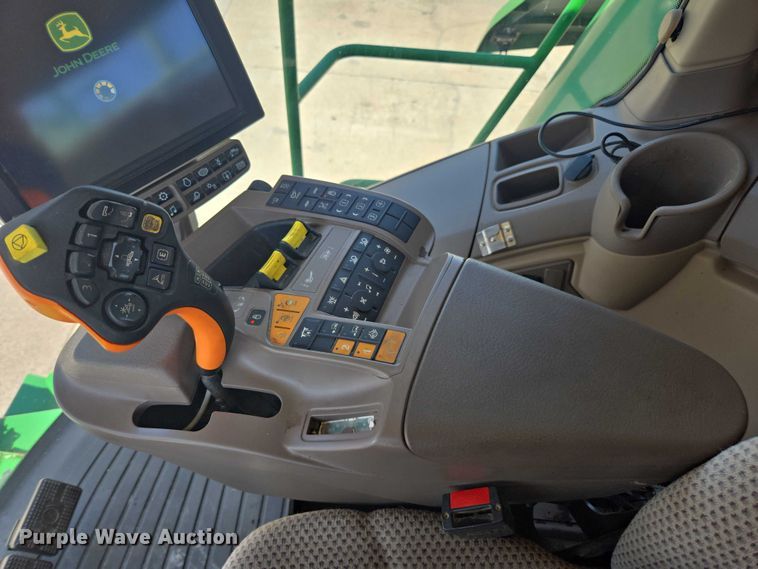 image for item DU7941 2019 John Deere S780 RWA combine