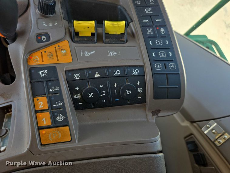 image for item DU7941 2019 John Deere S780 RWA combine