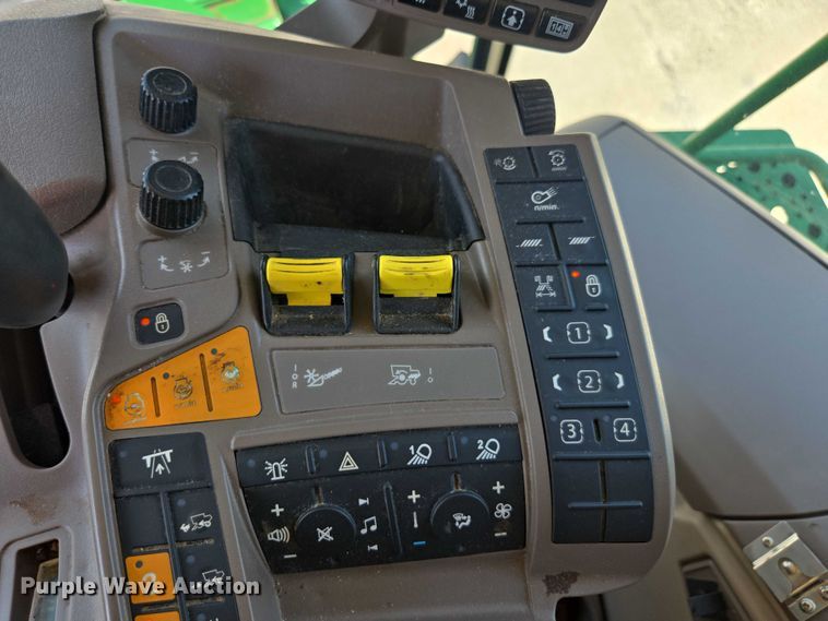 image for item DU7941 2019 John Deere S780 RWA combine