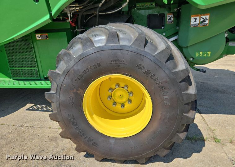 image for item DU7941 2019 John Deere S780 RWA combine