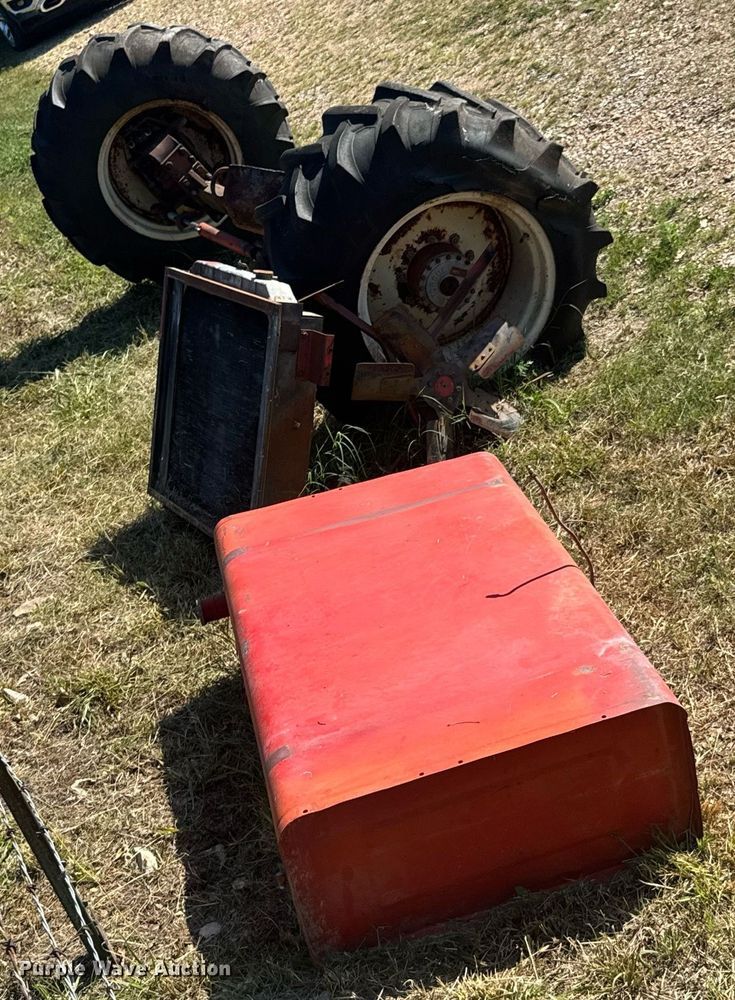 image for item DU9430 White 8700 Combine Parts