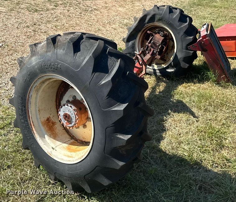 image for item DU9430 White 8700 Combine Parts